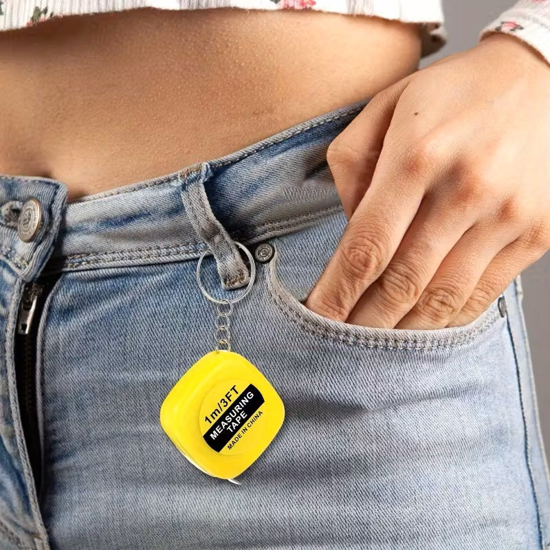 Mini Rolmaat Sleutelhanger – Meetlint tot 1 meter – Compact & Handig Cadeau