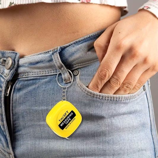 Mini Rolmaat Sleutelhanger โ Meetlint tot 1 meter โ Compact & Handig Cadeau
