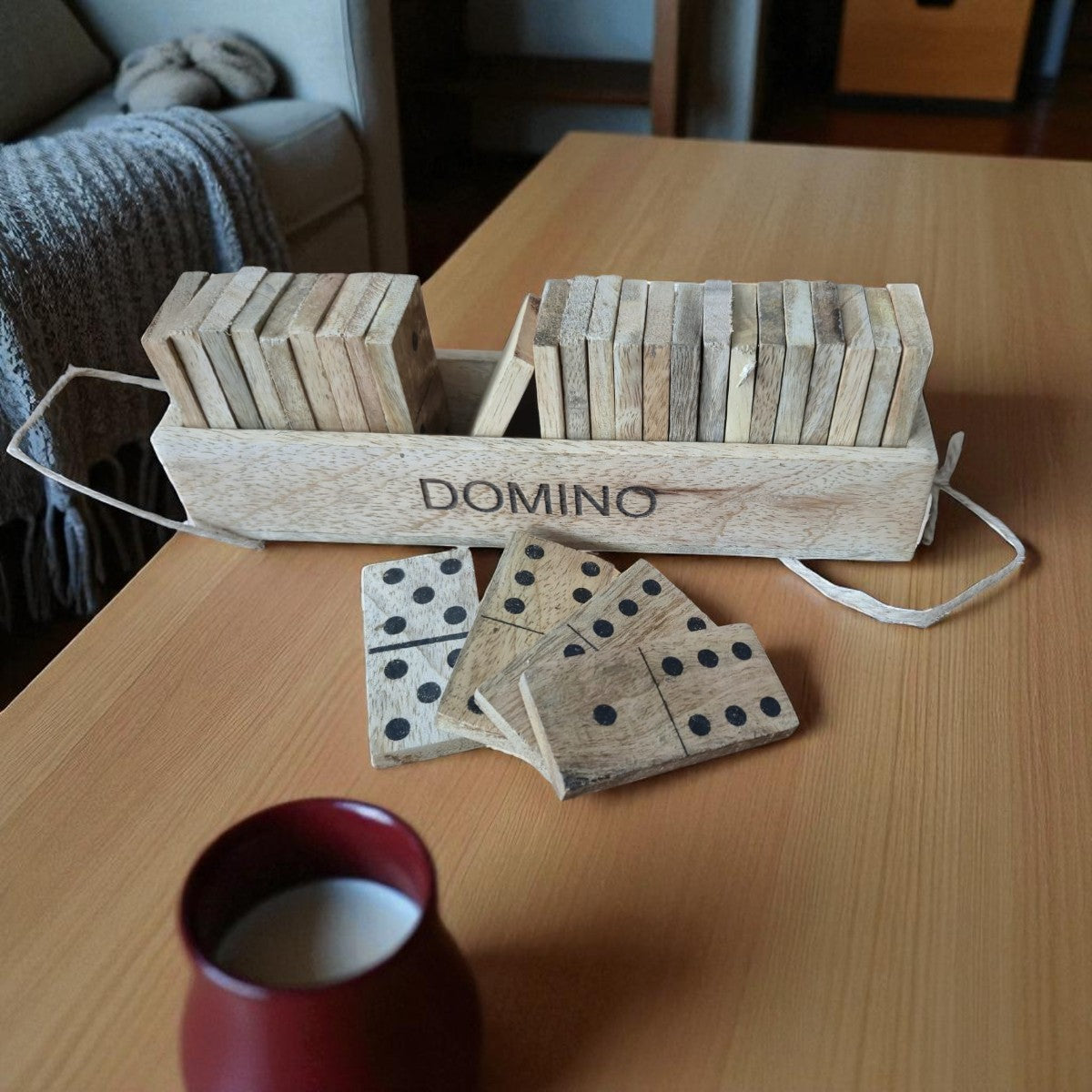 Dominospel van mangohout