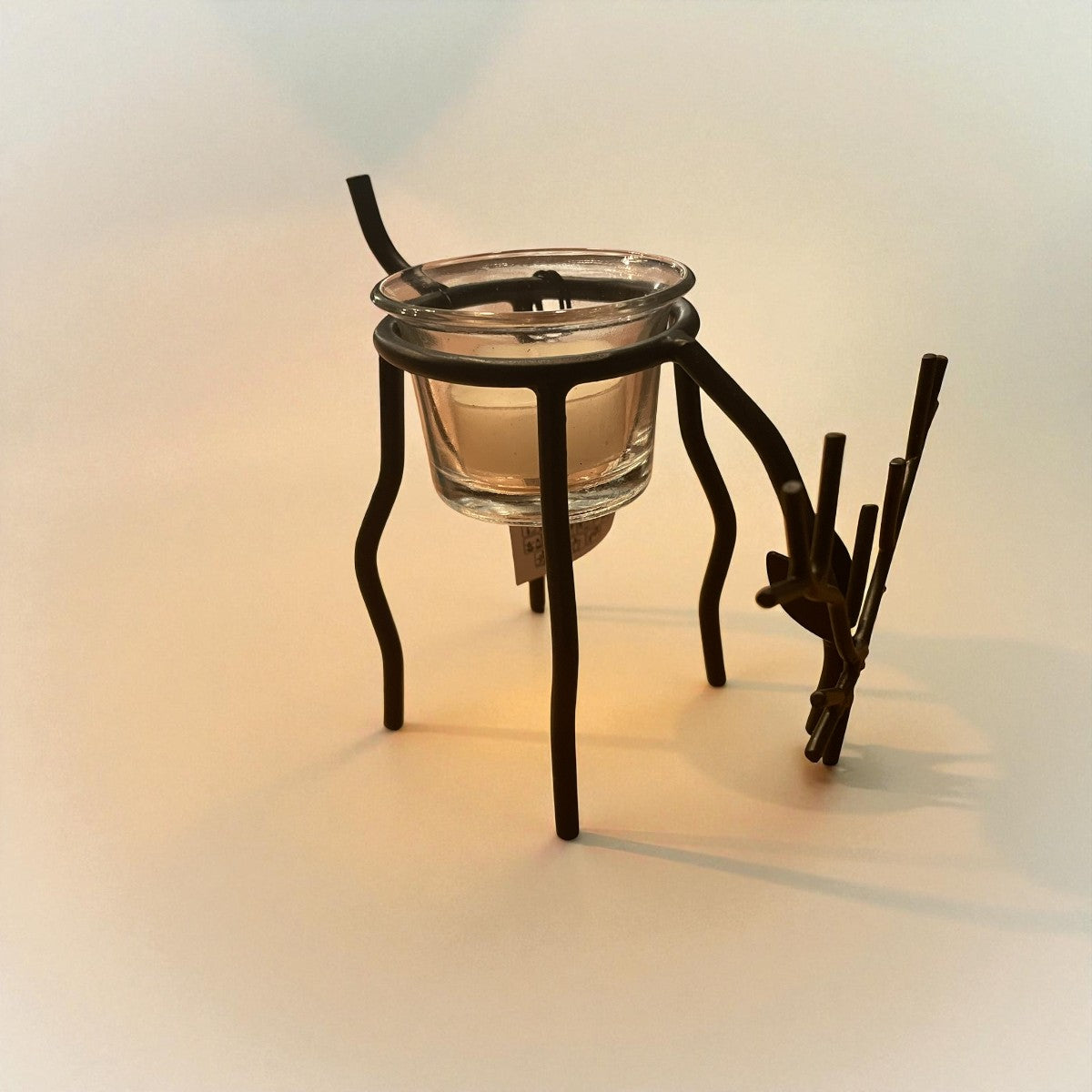 🦌 Waxinelichthouder grazend rendier van metaal – 11 cm