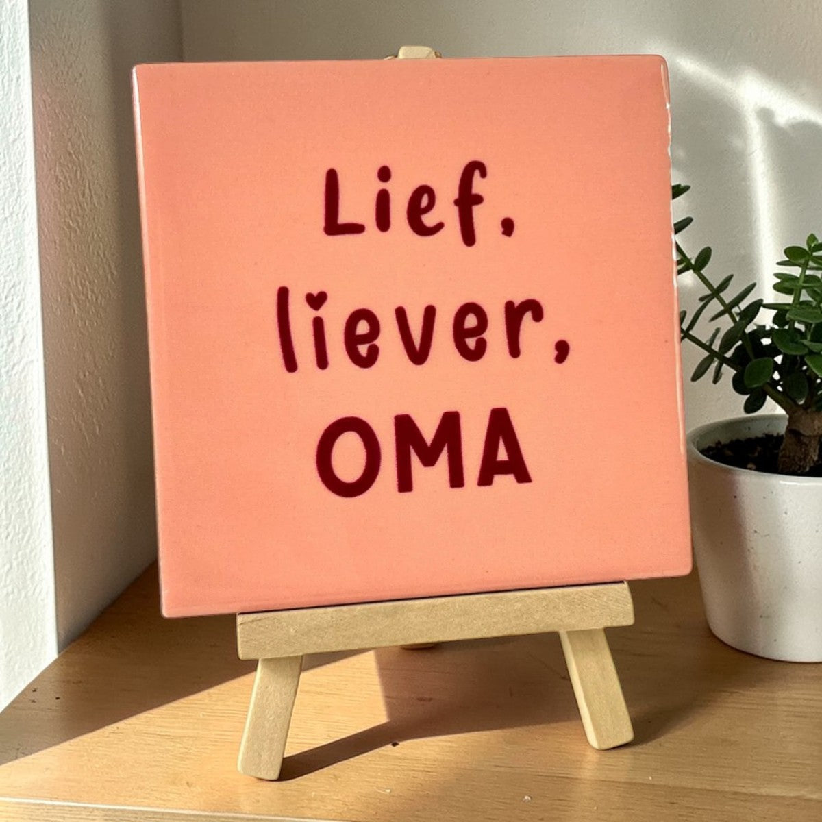 Tegeltje met tekst – Lief, liever, oma
